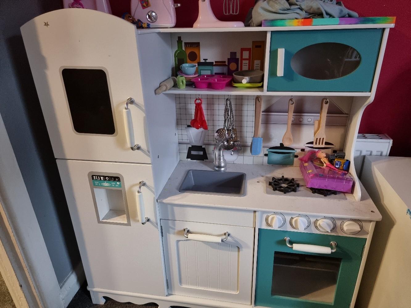 wooden kids kitchen in B68 Sandwell für 50,00 £ zum Verkauf | Shpock DE