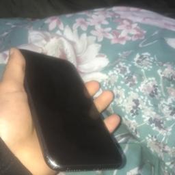 I’m immaculate condition 
•64gb 
•battery health 94%
• no cracks 
Been kept in the case all the time 
Black colour 
Unlocked on all networks 
Speakers are loud 
Ohone would be a brilliant gift