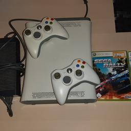 Verkaufe eine funktionsfähige Xbox360 mit zwei Controllern und zwei Spielen (Fifa 18, Sega Rally).
Alles funktionsfähig, jedoch mit Gebrauchspuren und bei dem einen Controller ist die Batterieabdeckung kaputt.
Nur Selbstabholer bitte