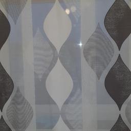 Gute Zustand, 3 weiße Gardinen +2 grau Gardinen
60cm breit, 245 cm lang,transparent. NP:175 Euro
Kein Versand möglich.
