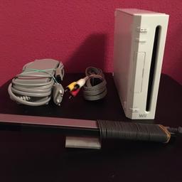 Nintendo Wii mit
-allen Kabeln 
-Sensorleiste mit Aufsatz / Halterung
-Nintendo GameCube kompatibel
-1x Controller mit Handschlaufe
-1x Nunchuk

Nintendo Wii
-funktioniert
-gebraucht
(das Gehäuse weist ein paar Kratzer auf siehe Bild)
-weiß 

⚠️Versand gegen Aufpreis möglich⚠️

#ZweiteChance