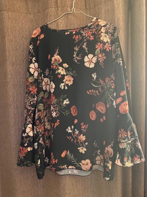 Buy & Sell Hertfordshire Broxbourne - Photos for Quiz -Ladies Floral Blouse With Flared Sleeve