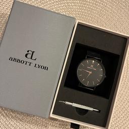 Die Uhr wurde selten getragen
Der Originalpreis liegt bei € 149,90
Farbe: Schwarz und Rosé
Keine Kratzer auf der Uhr und dem Verschluss
Preis verhandelbar