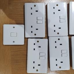 5 x Double Sockets
1 x Cooker Switch/Socket
1 x Switch
Excellent condition 

These are about 6 months old & were put on to the new extension.   they were taken off & replaced with the fancy chrome ones.