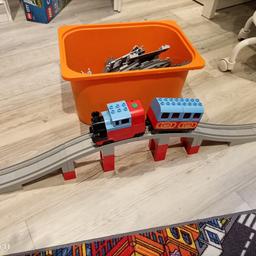 Batterie Betriebener Zug mit Brücke und vielen Schienen!