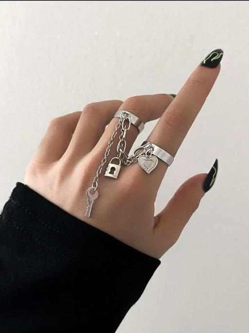 Buy & Sell North West London Queen`s Park - North West London - Photos for Lock & key adjustable charm ring