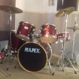 9pc adult drumkit in cherry red,5 drums,3 cymbals & stool,drumsticks,
Excellent used condition(very light scuff on drums to be expected)
(SFF)
AS NEW
can be seen b4 buying (£300 OVNO)