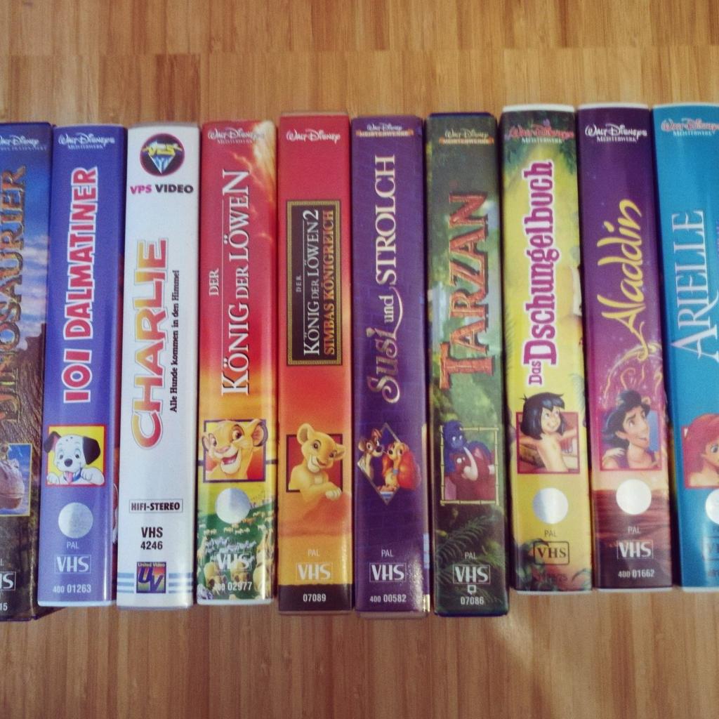 10 Disneyfilme auf VHS, Arielle, Aladdin etc. in 40545 Düsseldorf for € ...