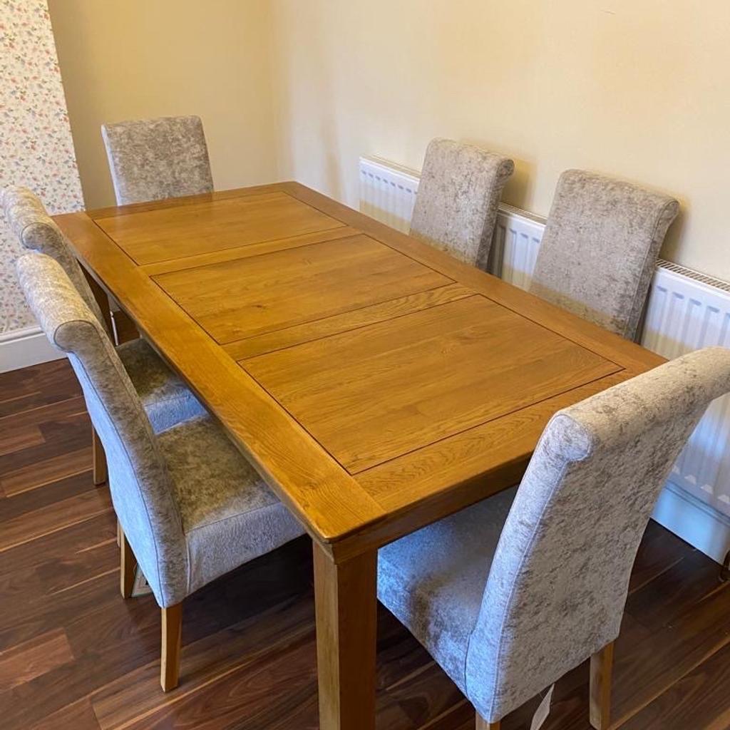 French Farmhouse Dining table with 6 chairs in L14 Liverpool für 425,00