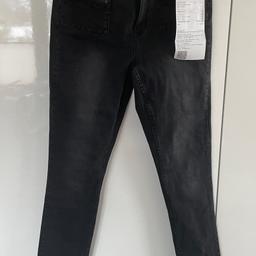 Nagelneue Jeans Gr 38
gekauft im Dezember, gewaschen und nie getragen

elastisch 
stretch 
schwarz grau

Achtung Privatverkauf Keine Garantie oder Gewährleistung, Rücknahme