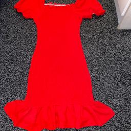 Frill at the bottom 
Stretch material 
Never been worn 
Size small would say size 8-10