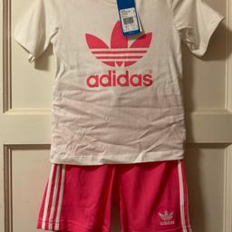 Adidas originals trefoil Little Girls Childs shirt and shorts set, age 4-5 years, brand new tagged unworn stunning looking set
Pink and white
#adidasoriginals #adidaskids #pinkandwhite