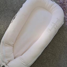Selling my lovely sleepyhead deluxe pillow. Baby loved it. Excellent condition. All washed and ready for its new home. Any questions please message me😊