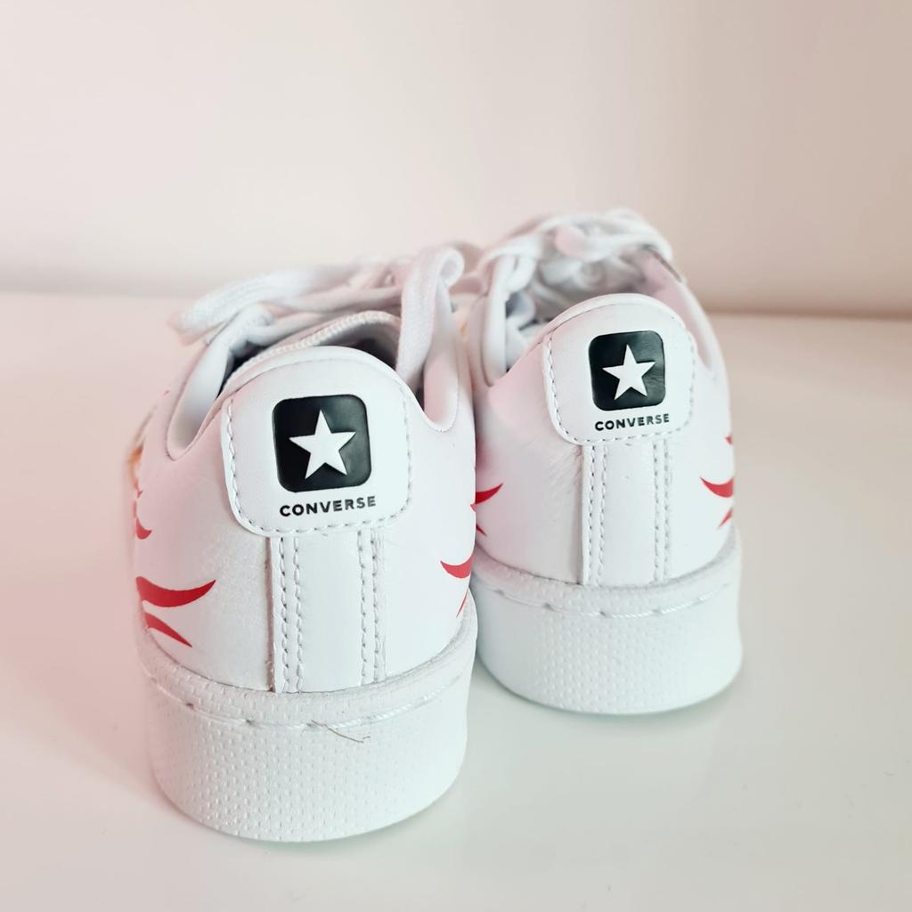 Converse Women's Sneakers
Size UK 2.5
Brand new no tags