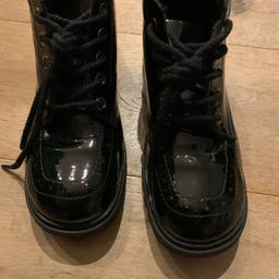 adult size 4 - womens girls boots 
not worn for long probably a few hours 
excellent condition 
where casual or for school 
still with labels 

check out my other listings