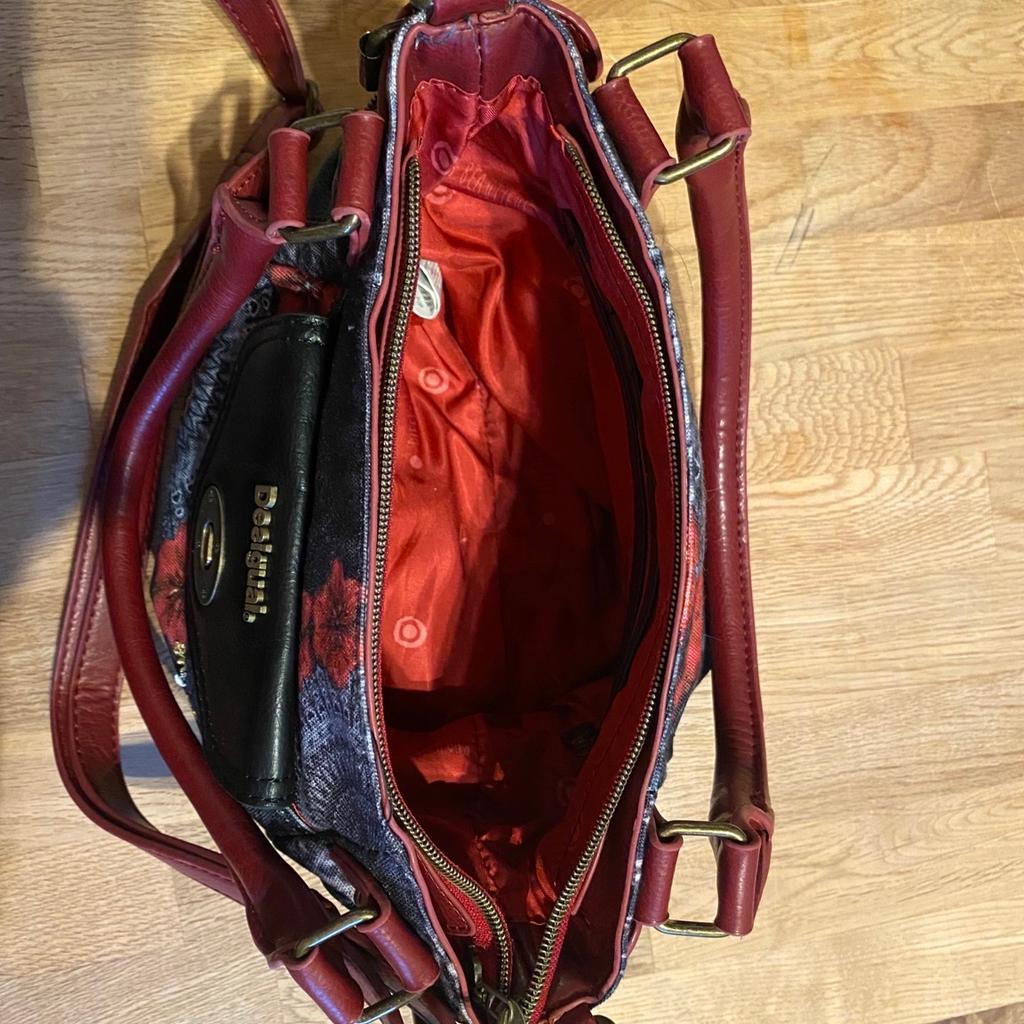 Desigual Handtasche Mini

Keine Rücknahme und Garantie