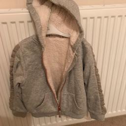 Grey
Size - 5-6 years
Never worn but no tags
Fleecy inside
Nice and thick for winter
From smoke and pet free home