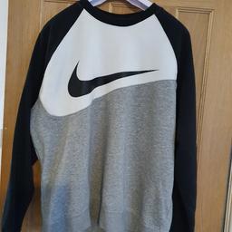 My son is having a massive clear out & will be listing loads more quality clothes today
Selling this XL nike sweater top
Grey & white in colour
collection from B68