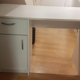 good white desk
High 73cm
Width 45cm
Length 100cm
i need it gone as soon as possible because i need space