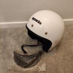 spada classic white helmet
size XL
Manufacturer date inside helmet is Nov 2017
used condition - used around 10 times since new .
peak is still unused in sealed clear bag in pictures
Top does have marks/chips/scratches on
selling cheap as no longer needed
any questions just ask
sold as seen no returns
£45+ new
