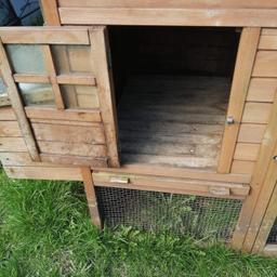 chicken coop in excellent condition has 2 x nesting boxes on back with external access and also a run attached.  only for sale as i bought more chickens.