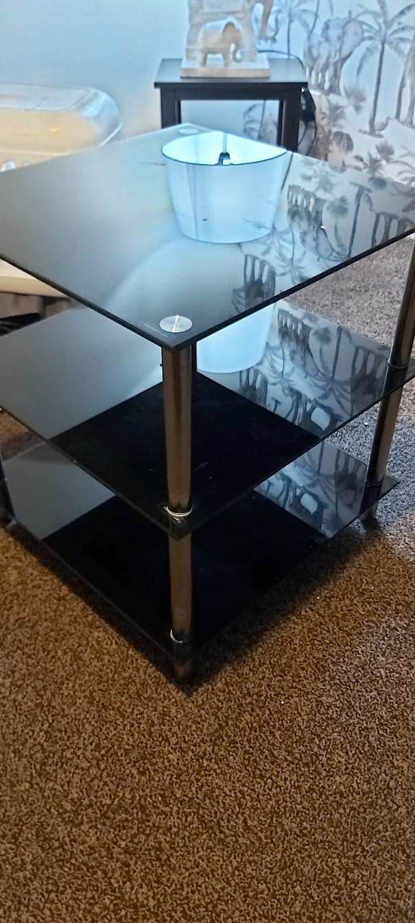 black glass 3 tier coffee table in WV13 Walsall für 20,00 £ zum Verkauf Shpock DE