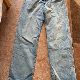 Ich verkaufe eine PESO Denim Washed Blue Jeans. Die Jeans ist ungetragen, da sie mir leider ein wenig zu groß ist.

Die Größe ist XXL. Damit Ihr einen Anhaltspunkt habt: Ich bin 1,85m groß (80kg) und normalerweise passt mir mir XL recht gut. Einem Käufer der ca. 1,90m (90 - 100kg) groß ist, sollte die Jeans gut passen.