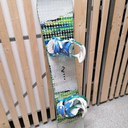 Verkaufe ein Burton Snowboard inkl. Burton Bindung. Länge 143 cm.
Wurde nicht oft verwendet, leichte Gebrauchsspuren.