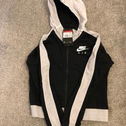 Brand brand junior Nike full zip hoodie 
100 authentic 
Sold out 
Size: L 
Age 12-14
£50 

No time wasters please