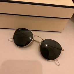 Verkaufe Sonnenbrille von Ray Ban 
Ungetragen, daher wie neu 

Unisex
