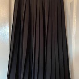 Ladies / Women’s 
Black pleated skirt with stretchy elasticated waist from Debenhams 
Size 12
Collection only from WV14 9HB