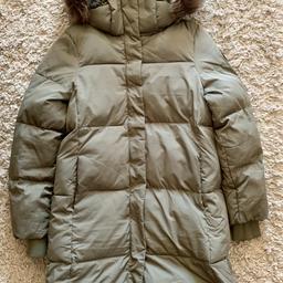 Beautiful superdry khaki winter coat! Only worn 2 times! Detachable hood! Bargain price!