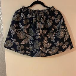 Hi and welcome to this great beautiful looking rare ladies ZARA Woman FLORAL Brocade Mini Skirt Size Medium in mint like new Condition thanks
