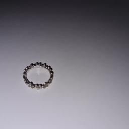 pandora daisy ring size 58 in excellent condition. hardly worn.