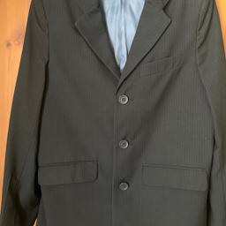 Suit jacket from M & S

Age 11

Blue pinstriped

Worn once

Collection from Chislehurst BR7 6

Will post but only able to post on a Monday.