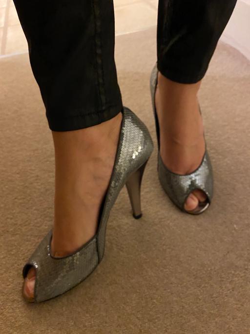 Buy & Sell South West London Kingston upon Thames - Photos for Silver sequin peep-toe heels