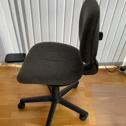 Desk/office chair - used but still in good condition
#springclean

Collection only!