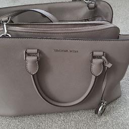 Genuine Michael Kors grey leather handbag, complete with detachable shoulder strap.
Used but kept in good condition, only one small mark on the bottom of the bag.

Collection only