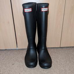 Brand new matte black ladies hunter Wellington boots size 5, tried on, never worn. Don't have the box, they've been sitting in my wardrobe for couple of years but are just as they were when purchased.