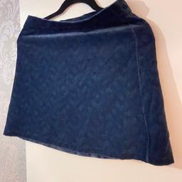 Hi and welcome to this great beautiful looking Womens Asos Reclaimed Vintage velvet Mini Skirt Size 12 in perfect condition thanks