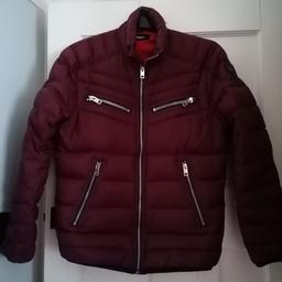 Very good condition






















dark red (maroon) colour