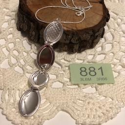 Brand new 925 necklace and locket
Holds 4 pictures