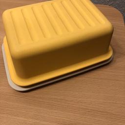 Tupperware Butterdose Butterschatz
Weiß gelb
Gebraucht 
Leichte Gebrauchsspuren 
Privatverkauf. Keine Rücknahme möglich 
Versand gegen Aufpreis möglich