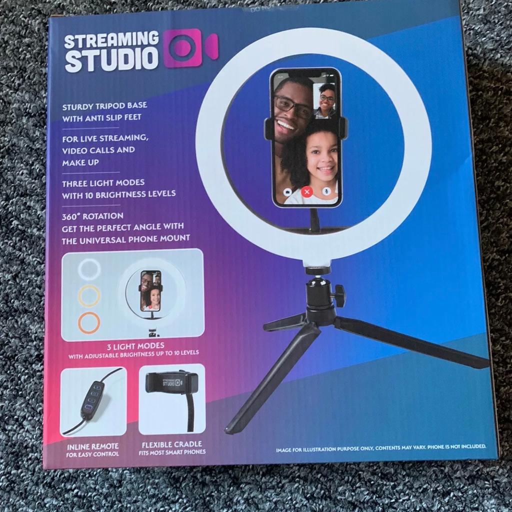 led ring light 10” steaming studio.

Opened (never used) was a gift