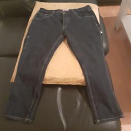 verkaufe hier eine originale Tommy Hilfiger Jeanshose in der Farbe (dunkelblau).Es wurde nur mal kurz zum probieren angezogen.

Versandart:

-Versichert (7,49€)

Preis ist VB.
