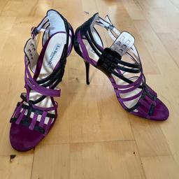 L.K. BENNETT LADIES MAROON STRAPPY HEEL SANDAL SIZE UK6/39.

Dress up suede maroon straps with leather snake effect black straps. Very pretty sandals, worn once to a wedding so in excellent condition with no scratches to the heel. Heel 11cm, comes with the original box.

No offers