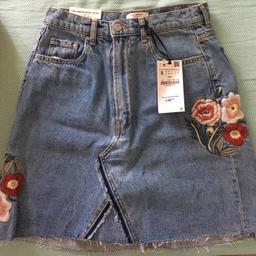 Jeans con fiori hot sale ricamati zara