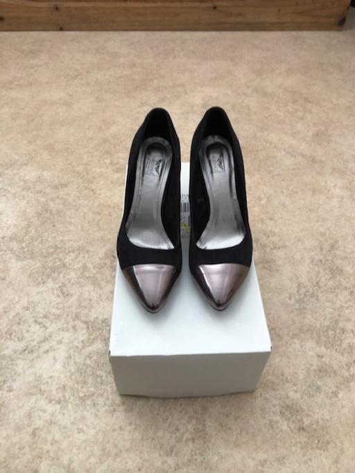 Buy & Sell South West London Richmond upon Thames - Photos for Copper Tipped Black Suede Court Shoe