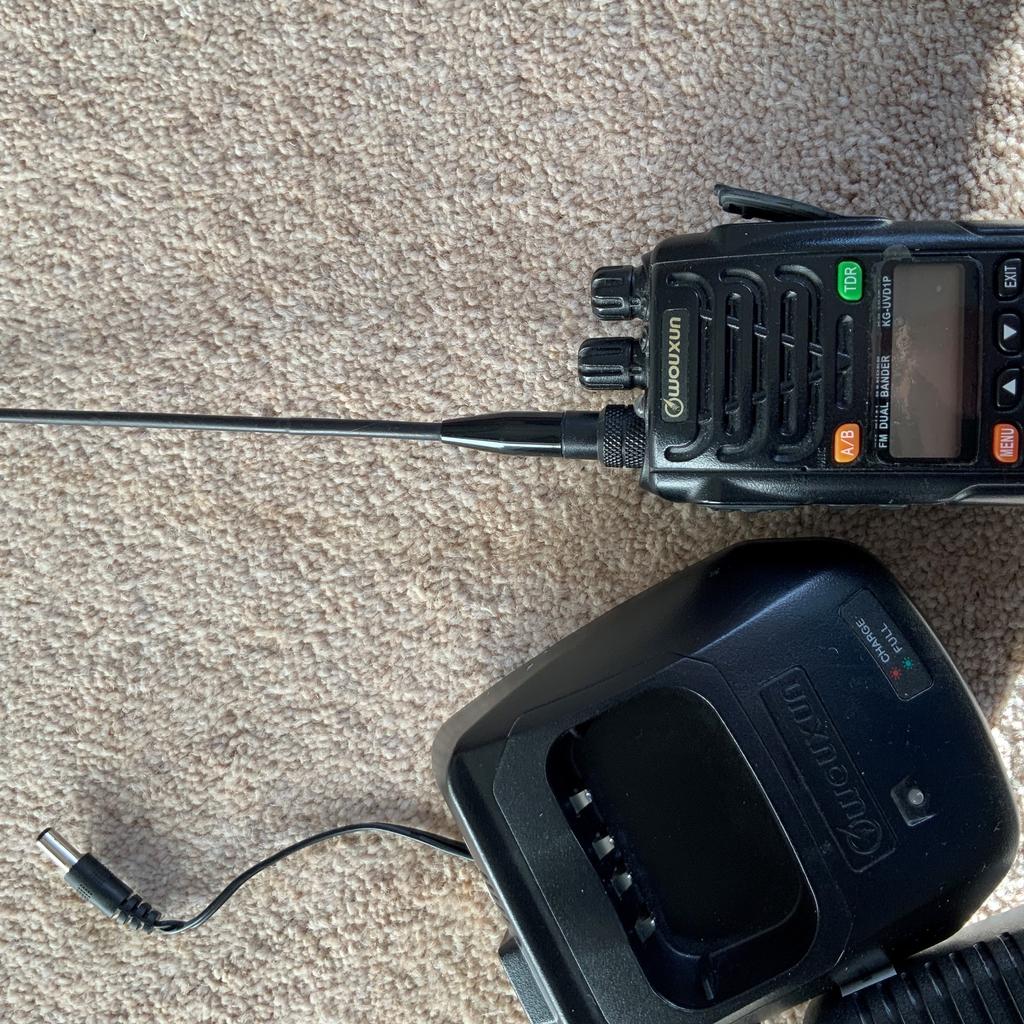 Wouxun radio and desk top charger
Screen protector still on
Very good condition
bought when passed ham radio exam but never used