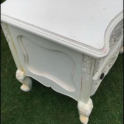 Small cream “Coachouse” chest of drawers,has yellowed on the sides so may want to repaint that bit,lower than normal drawers so quite nice in a child’s bedroom.